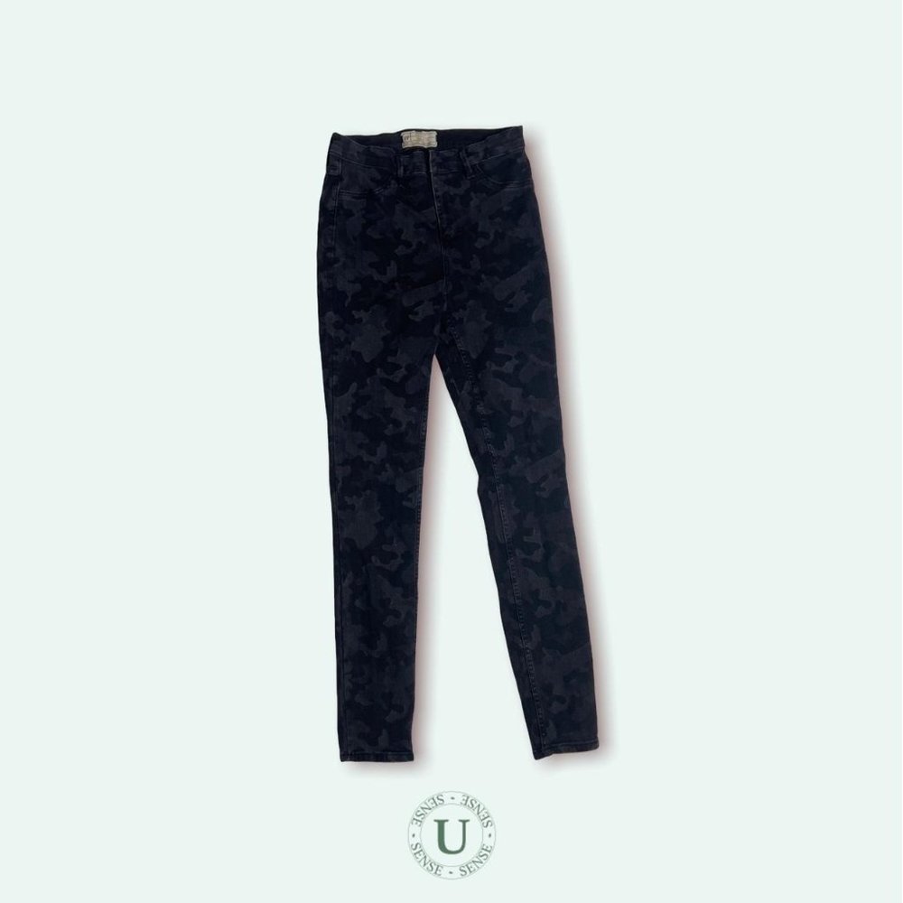 Free People Black Camo Jeans. Size 29R. Skinny fit. Great condition!